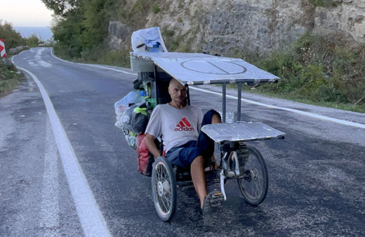 İtalyan gezgin bisikletle dünya turu yapıyor!