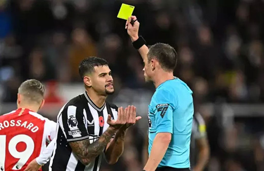 Newcastle United'a kaybeden Arsenal, zirve yarışında yara aldı