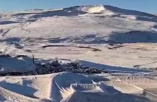 Ağrı’nın yüksek kesimlerinde bulunan köyler beyaza büründü