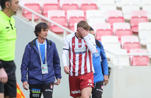 Sivasspor’da Burak Kapacak sakatlandı, maça devam edemedi