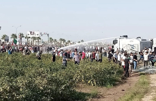 İncirlik Üssü önünde eylem yaparak askeri bölgeye girmeye çalışan gruba polisten müdahale!