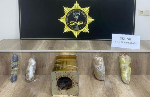 Uyuşturucuyu turşu tenekesine gizlemişler!