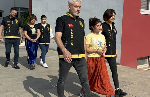 Adana'da 15 evden hırsızlık yapan 3 kişi tutuklandı! Hırsızlık anları kamerada