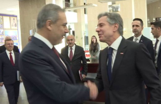 Dışişleri Bakanı Hakan Fidan, ABD Dışişleri Bakanı Blinken'in kendisini öpmesini böyle engelledi