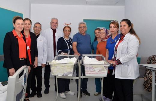 51 yaşında gelen ikiz bebek sevinci