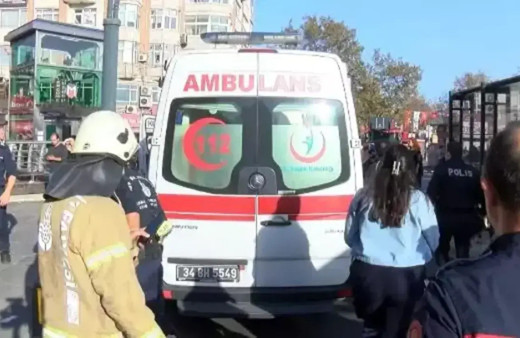 4. Levent Metro istasyonunda bir kadın metronun önüne atladı, ulaşım kilitlendi