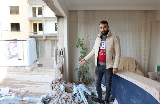 Elazığ'da hasarlı binayı yıkacaklardı, sağlam binayı yıktılar