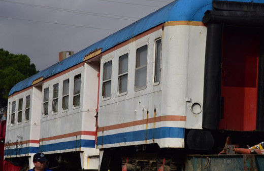 Aydın İncirovalı vatandaşlar kitaplarını vagonlarda okuyacak