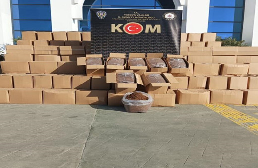 Osman Gazi Köprüsü’nde durulan kamyonda tonlarca tütün yakalandı