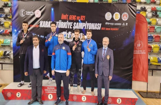 Karatecilerden 4 madalya