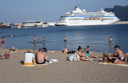 Ruslar Amasra'yı çok seviyor! Kruvaziyere atlayıp geliyorlar