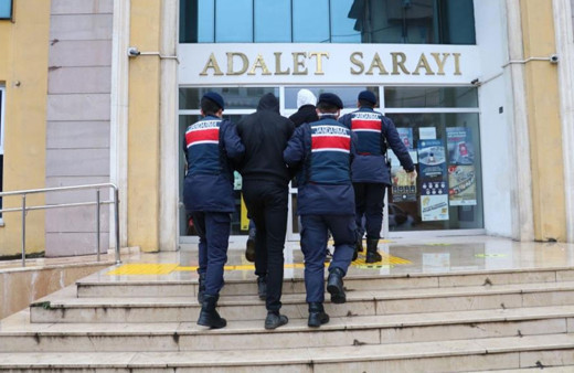 Artvin'de 15 düzensiz göçmen yakalandı!