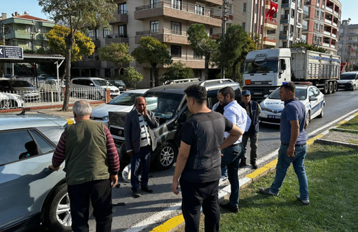 Milas’ta zincirleme trafik kazası, 1’i çocuk 2 kişi yaralandı