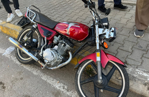 Sinop'ta yolun karşısına geçmekte olan yayaya motosiklet çarptı