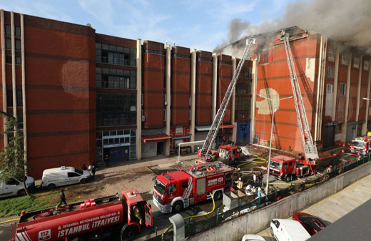 İstanbul'da sanayi sitesinde çıkan yangın söndürüldü!