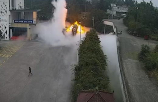 Çin’in Sichuan eyaletinde gaz tankeri patladı, 2 kişi hayatını kaybetti