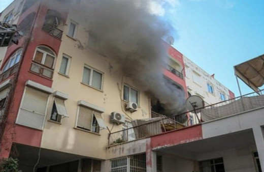 Bursa'da çocuklar evde çakmakla oynarken evi yakıyordu