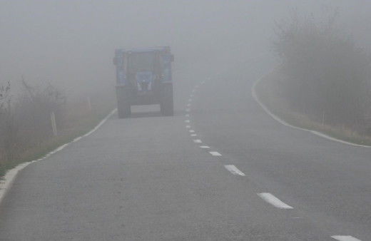 Kırklareli'nde yoğun sis, trafikte sürücüler ilerlemekte zorluk çekti