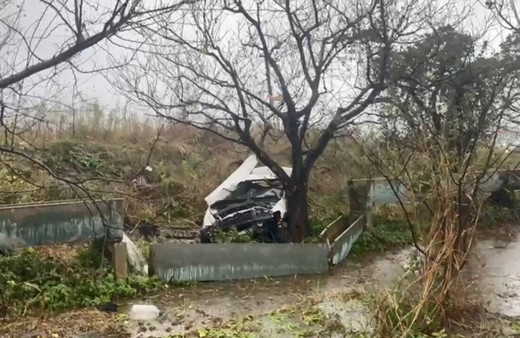 Yağmurda kayıp kontrolden çıkan otomobil tarlaya uçtu, 1 ölü var