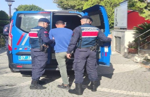 Çeşitli suçlardan 10 yıl 4 ay kesinleşmiş cezası bulunan firari depoda yakalandı