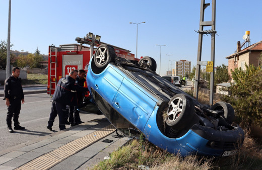 Kayseri'de otomobilin takla atması sonucu anne ve 2 çocuğu yaralandı