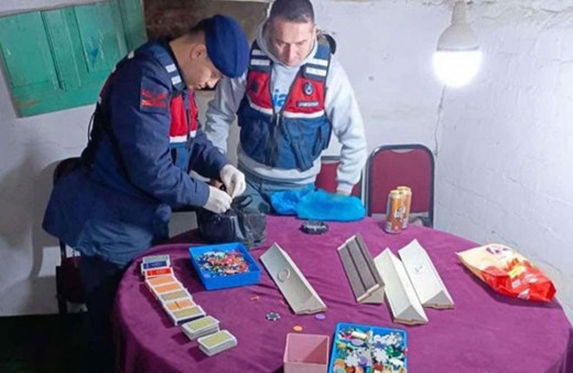 Bağ evinde kumar oynuyorlardı! Suçüstü yakalandılar