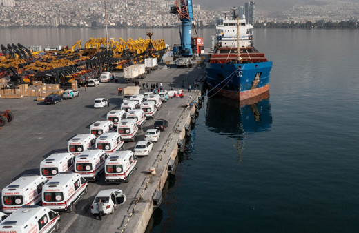 Gazze'ye sağlık malzemeleri taşıyacak gemi, İzmir'den yola çıkmaya hazırlanıyor