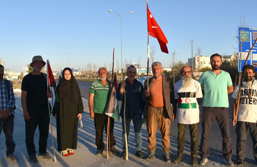 İstanbul'dan Gazze'ye yürüyüş başlatan grup Aksaray'a geldi!