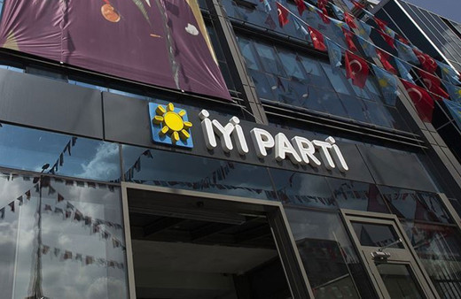 İYİ Parti’de ‘Ümit Dikbayır’ krizi büyüyor!  İl yönetimi istifa etti