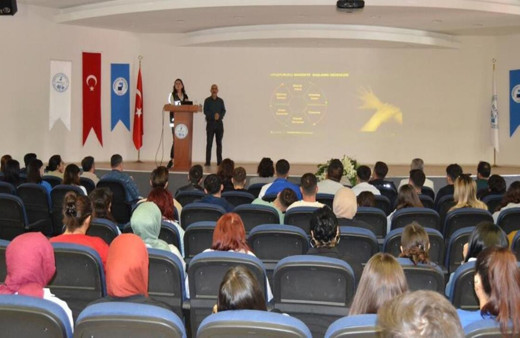 Üniversitelilere madde bağımlılığında farkındalık anlatıldı