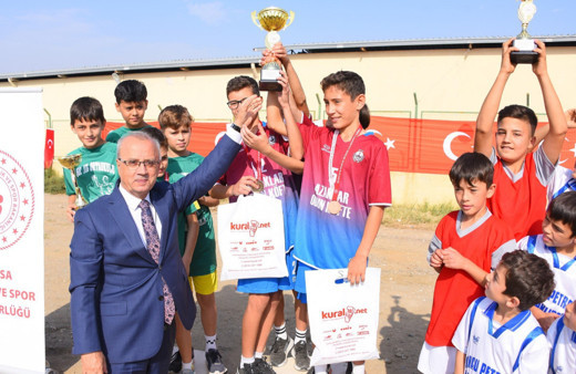 Manisa'da sporcular 10 Kasım'da Atatürk'ü anmak için koştular