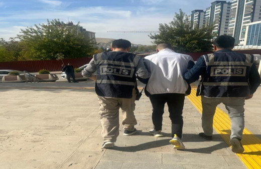 Elazığ’da 35 yıl kesinleşmiş hapis cezası bulunan 3 zanlı firariydi, tutuklandı