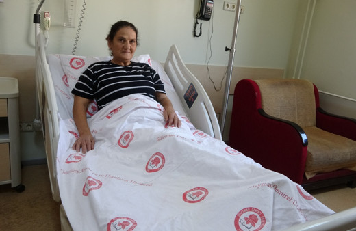 52 yaşındaki kadının kalp kapakçığını değiştirdiler, sağlığına kavuştu