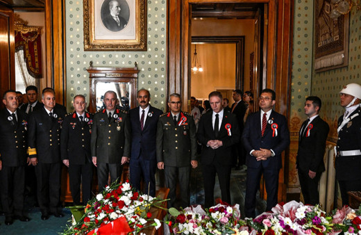 Atatürk Dolmabahçe'deki odasında anıldı