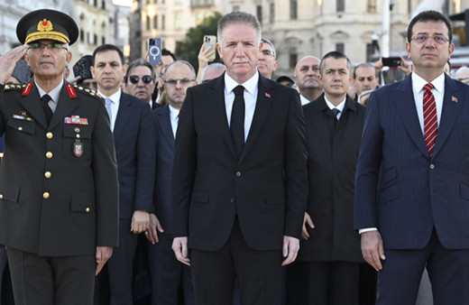 Atatürk İstanbul'da Taksim Meydanı'nda anıldı