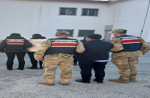Göçmen kaçakçılarına operasyon: 2 zanlı tutuklandı