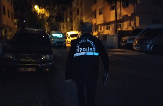  Çorum'da baba-oğul kavgasını ayırmaya çalışan 3 kişi bıçaklandı