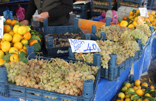 Semt pazarlarında haftanın zam şampiyonu üzüm oldu