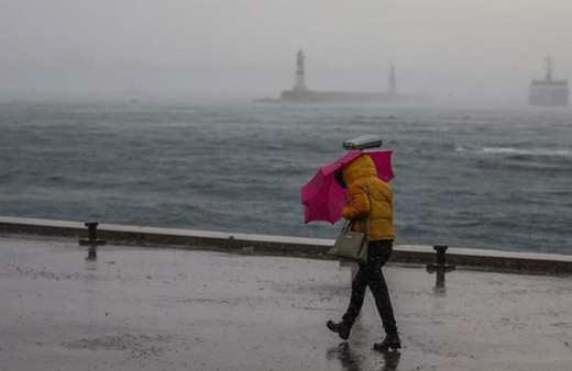 İstanbul ve İzmir valilikleri saat verip uyarı yaptı: Çok kuvvetli sağanak yağış geliyor...