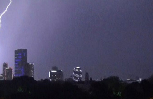 İzmir Körfezine yıldırım düştü