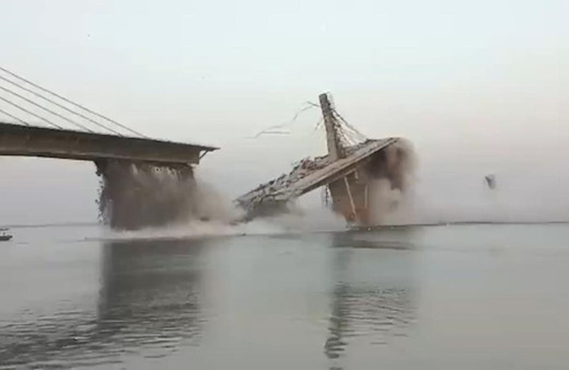 İnşaat halindeki tünel çöktü, 40 işçi mahsur kaldı