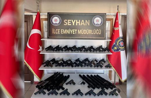 Adana'da ruhsatsız 63 silah ele geçirildi