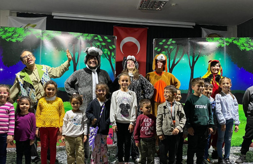 Eskişehir'de Bremen Müzikali tiyatro gösterisi izleyenleri mest etti