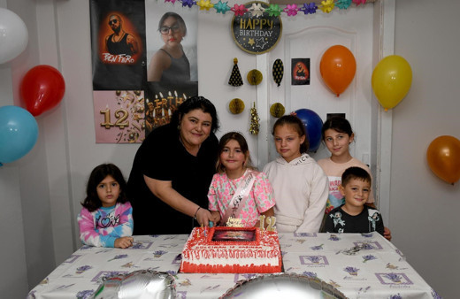 Kuşadası Belediyesi’nden lösemi hastası Gülcihan’a sürpriz doğum günü kutlaması