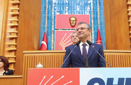 Özgür Özel ilk grup toplantısında Kemal Kılıçdaroğlu'nu unutmadı: Vefamızı her fırsatta her zaman göstereceğiz