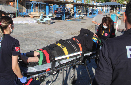 Yürüyüş yaparken falezlerden düştü! Deniz polisi tarafından kurtarıldı