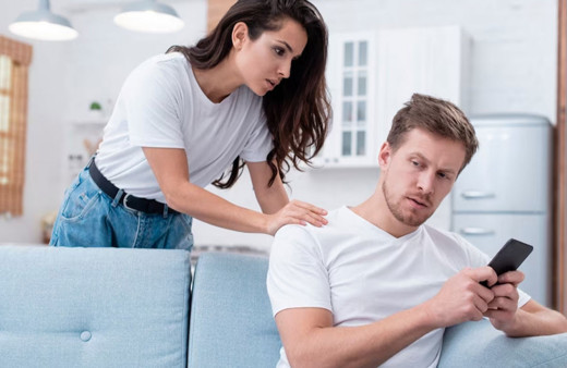 İlişkilerinizi sosyal platformlara kurban etmeyin!