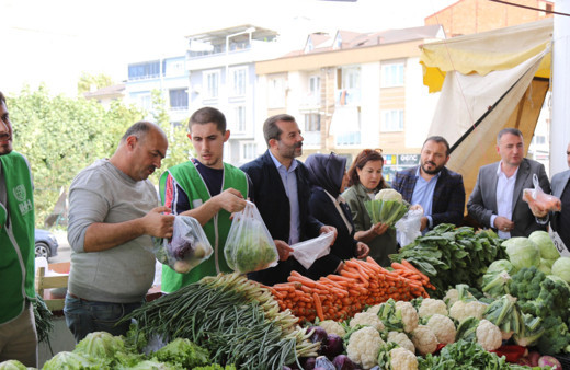 Bursa'da pazar tezgahının geliri Gazze’ye bağışladı