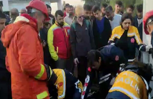 Mardin’de buğday yüklü tır devrildi, 1 kişi yaralandı