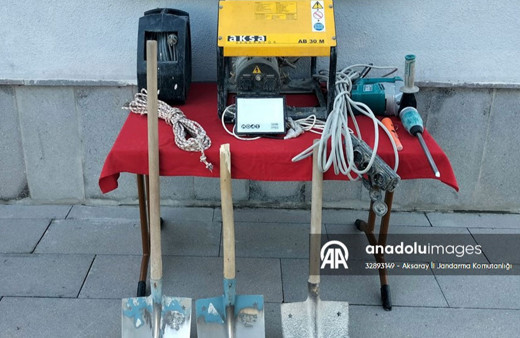 Kaçak kazı yapan 5 defineci suçüstü yakalandı